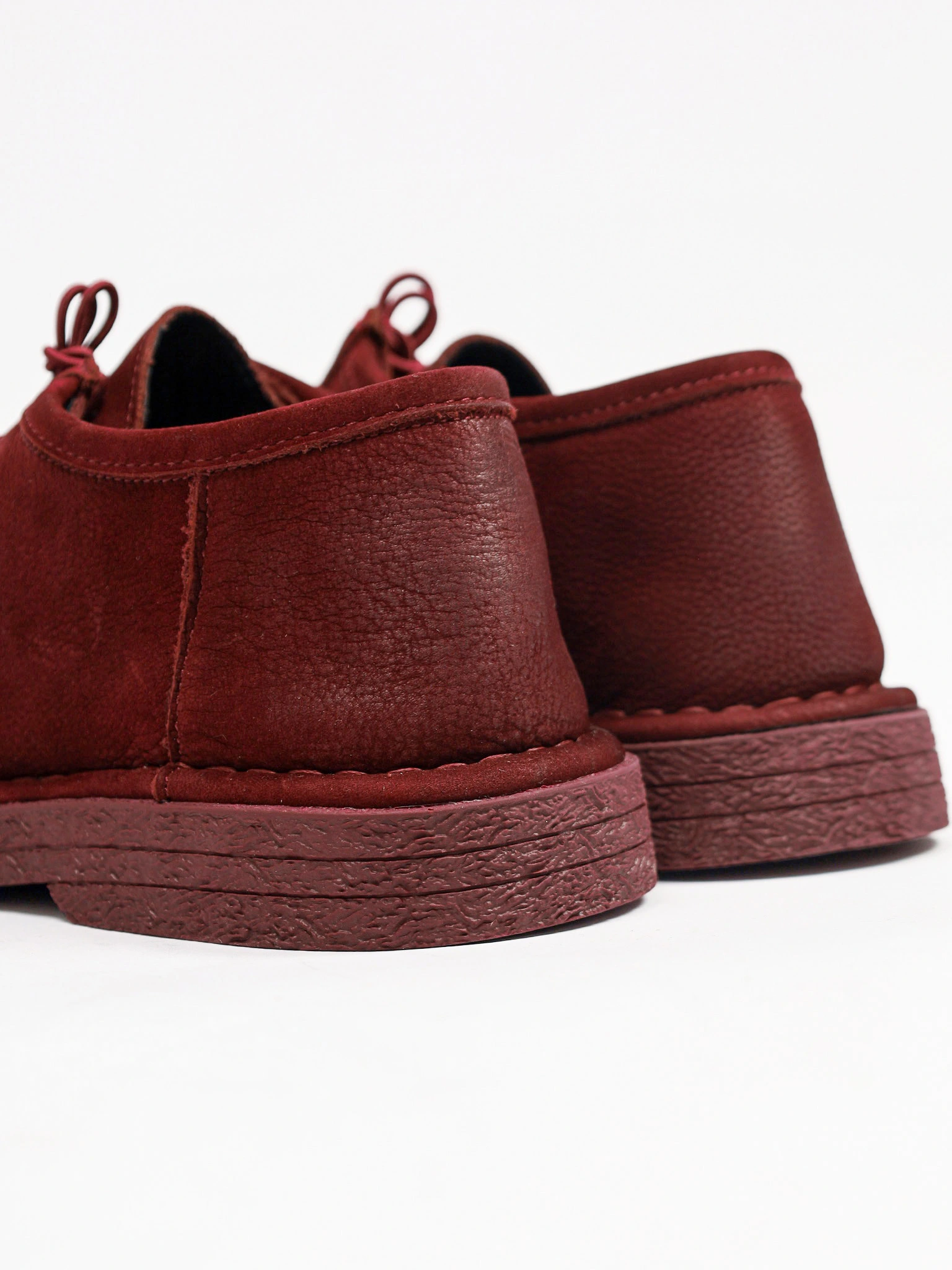 Лоферы бордового цвета на низком каблуке